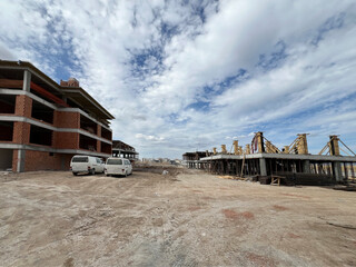 Obraz premium Concrete building skeleton, construction phase.