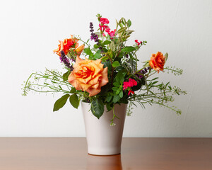 Composition florale de fleurs d'automne