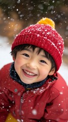 ホリデーをテーマにしたビジュアルで、冬のワンダーランドでの楽しい子供時代を表現