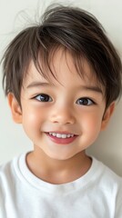 喜びに満ちた子供のポートレート：家族やライフスタイルの写真のための生き生きとした表情と無邪気な幸せ