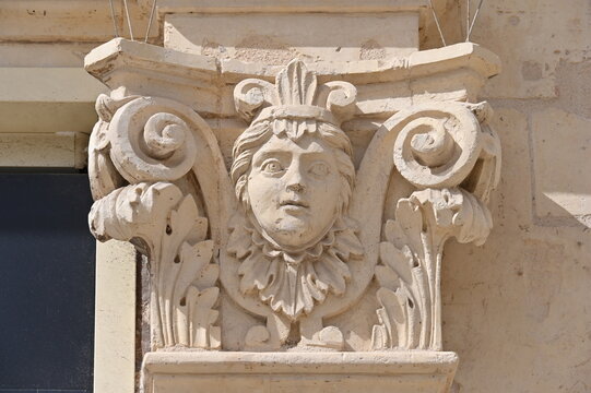 Figurales S&auml;ulenkapitell auf Malta