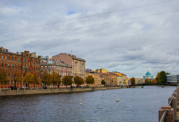 Obraz premium View of the canal in the center of the old town in St. Petersburg, Russia on a cloudy day