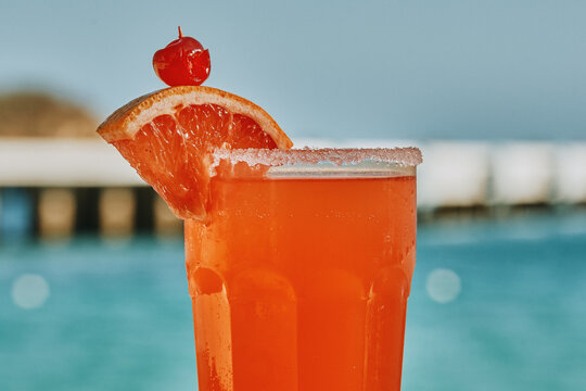 Bebida de Naranja fresca en la playa