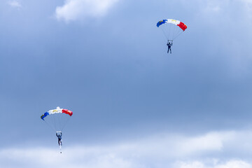 parachutistes