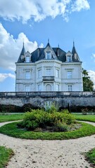 MAUGES-SUR-LOIRE (Maine-et-Loire)