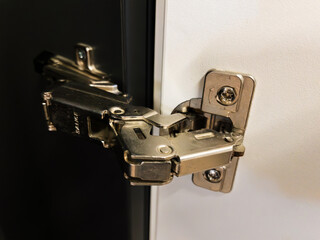 Adjustable cabinet hinge mechanism for easy installation