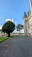 MAUGES-SUR-LOIRE (Maine-et-Loire)