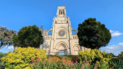 MAUGES-SUR-LOIRE (Maine-et-Loire)