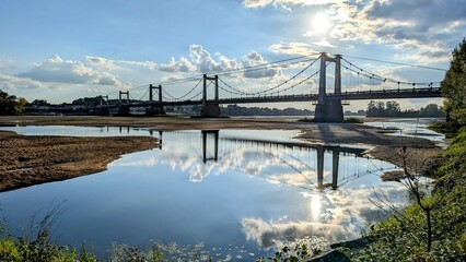 MAUGES-SUR-LOIRE (Maine-et-Loire)