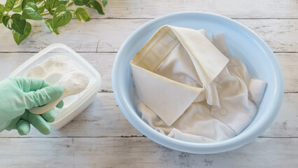 重曹とシャツの襟汚れ｜つけ置き洗いイメージ