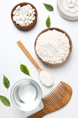 Collagen in powder and tablets with a wooden comb