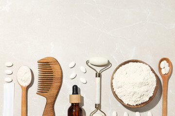 Collagen in powder and tablets with a wooden comb