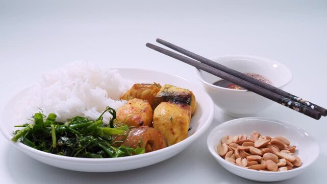 Cha Ca_02 - Grilled fish, with vermicelli noodles