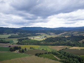 Obraz premium A large, cloudy sky with a rural landscape below