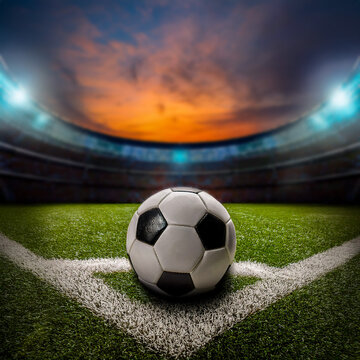 Est&aacute;dio cheio de torcedores, com uma bola de futebol no meio do campo, capturando a atmosfera de um grande jogo.