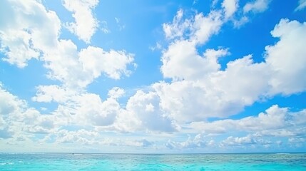 Obraz premium Azure Horizon: Sky Meets Sea in High-Definition