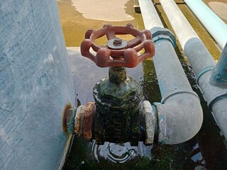 The waste water shut-off valve is not working.