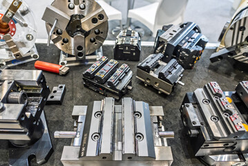  Part clamping systems in CNC machines. Large lathe chuck. Lathe with large chuck. Vice for clamping parts. Holder for clamping round parts..