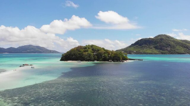 Islands Mahe, Round and Sainte Anne, Sainte Anne Marine National Park, Seychelles, Africa.
Island Mahe, Round and Sainte Anne seen from Island Long, Seychelles.