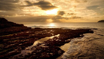 Obraz premium A Beautiful Coastal Landscape Featuring Rocks and Glimmering Water, Capturing Natures Splendor