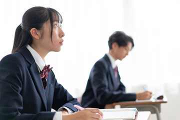 授業を受ける学生