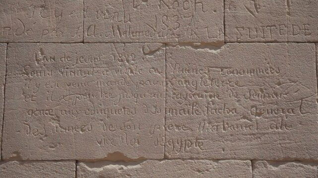 Sudan, Nubia, Naga, explorator carving