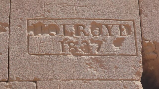 Sudan, Nubia, Naga, explorator carving