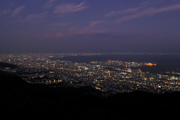 Obraz premium 神戸と大阪湾の夜景 掬星台からの眺め