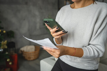 woman do contactleess payment on cellphone and pay bills