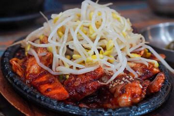 Spicy octopus and bean sprouts