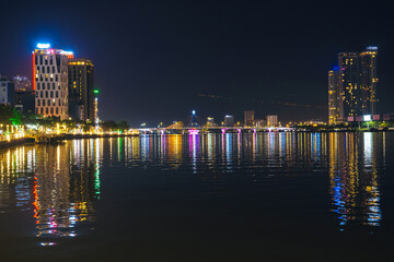 Fototapeta premium Han River Bridge or Cau Song Han over the Han River and skyscrapers in Da Nang in Vietnam at night