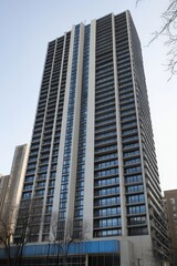 Obraz premium Towering modern apartment building with sleek glass and steel design