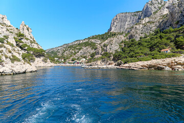 La Ciotat est une ville de la côte méditerranéenne française. À son extrémité sud, le jardin botanique du parc du Mugel est doté de plantes tropicales, de plages de galets et d'aires de jeux