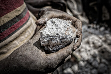 Artisanal Coltan - manganese - cobalt mining in Mudere mine under control of Nyatura militia, town...