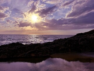 Obraz premium Sunset sky, calm sea and rocks 
