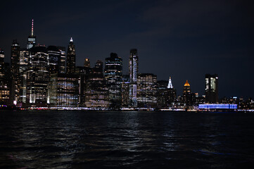 Obraz premium Manhattan Finanzdistrict Bei Nacht mit Pier 17