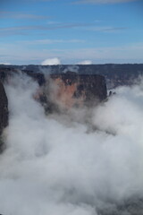 monte roraima encoberto por nuvens, venezuela 