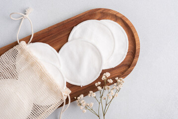 Mesh bag with reusable cotton pads for makeup removal © viktoriya89