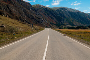 Fototapeta premium beautiful mountain road in autumn in Altai - Chuisky tract