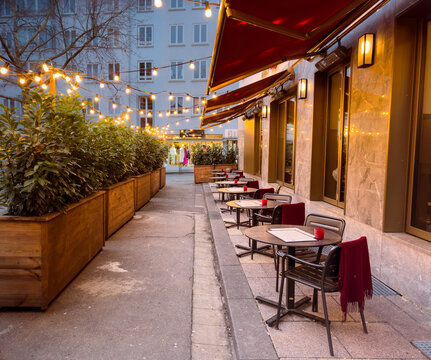 Charming Outdoor Dining Space Offering a Warm and Inviting Ambiance for All Guests