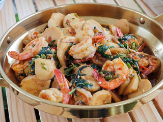 Stir-fried basil with fresh shrimp