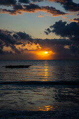 Boot im Sonnenaufgang