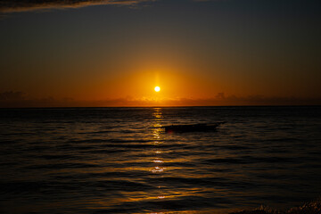 Boot im Sonnenaufgang