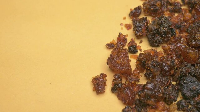 angle pan herb CuMoYao or Myrrha or Myrrh Stir-frying with Vinegar at horizontal