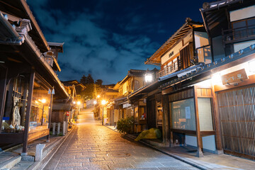 Fototapeta premium 京都祇園の夜景(二寧坂)