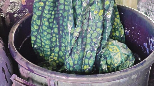 How to dye indigo fabric with wax painting