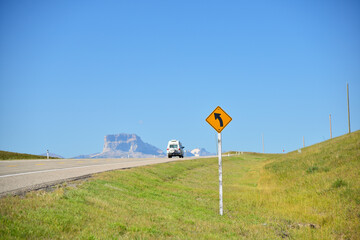 Road sign, Traveling in a camper, Canada-US border / 道路標識　キャンピングカーで旅　カナダとアメリカの国境　