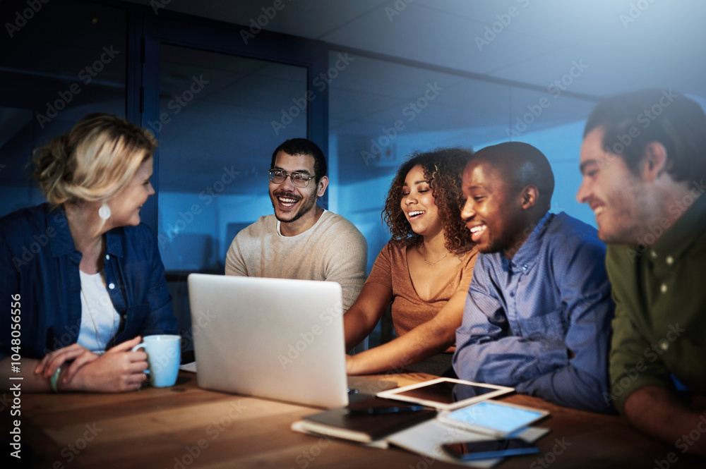 Aufkleber office, smile and business people with discussion by laptop for server, testing and launch plan. it 
