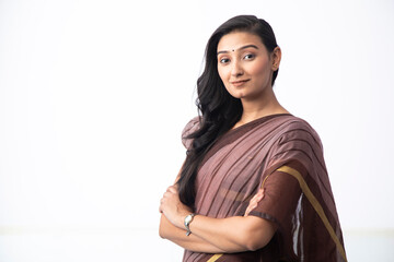 Obraz premium Wife In Saree Posing In Front Of Camera 