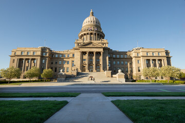 Obraz premium State Capitol Building in Boise Under Clear Blue Sky